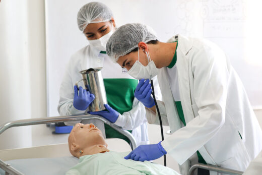 Zurich lança projeto social para formação de cuidadores de idosos