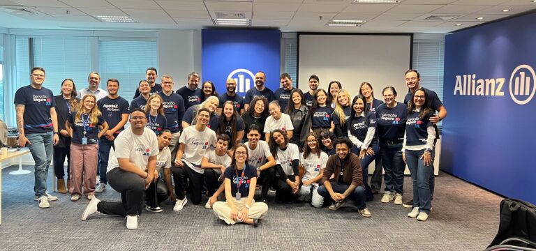 Programa de formação da Allianz leva jovens para vivenciarem o dia a dia da companhia