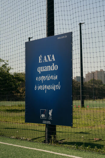 AXA no Brasil promove nova edição da Soccer Clinic do Liverpool FC para crianças em São Paulo