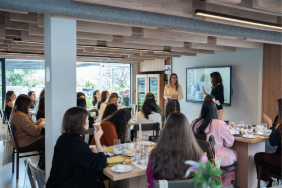 MAG Seguros e Manas Investem promovem encontro sobre autonomia financeira e mulheres nos investimentos